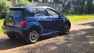 Toyota IST 2005 Blue