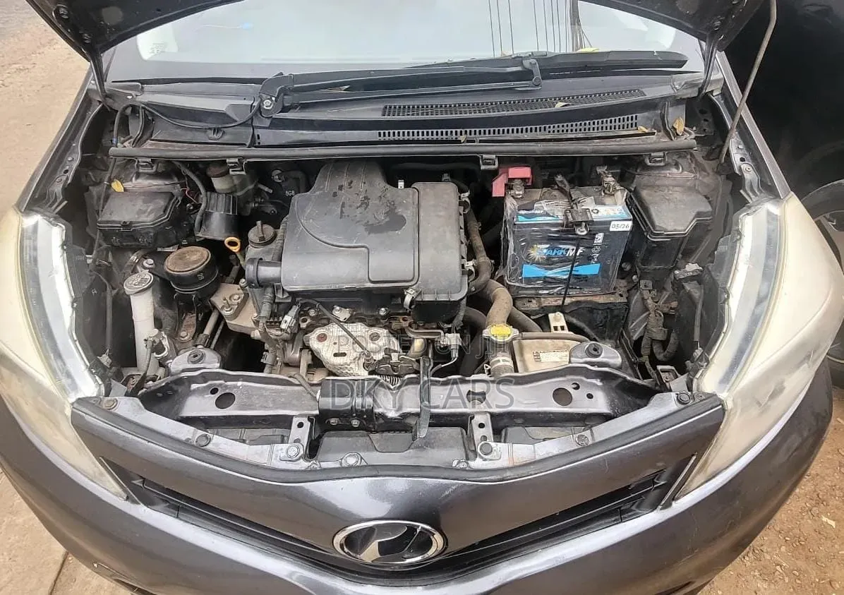 Toyota Vitz 2014 Gray