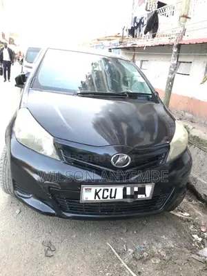 Toyota Vitz 1.0 FWD 3dr 2013 Black