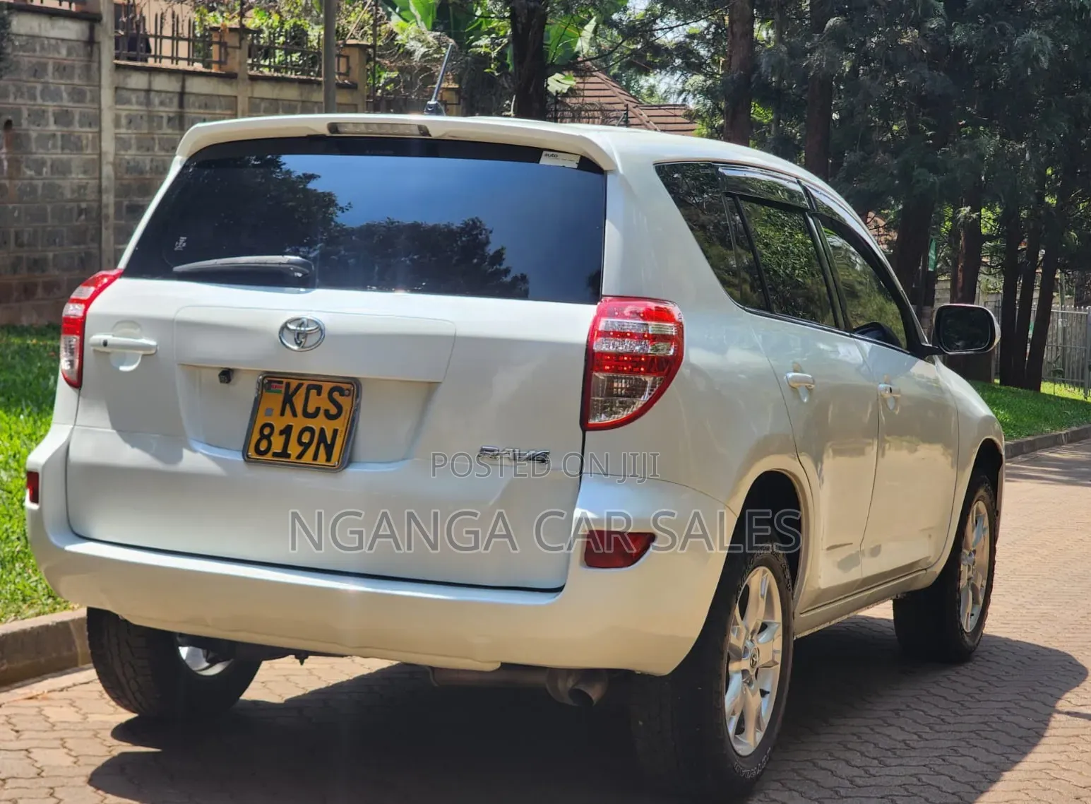 Toyota RAV4 2011 White