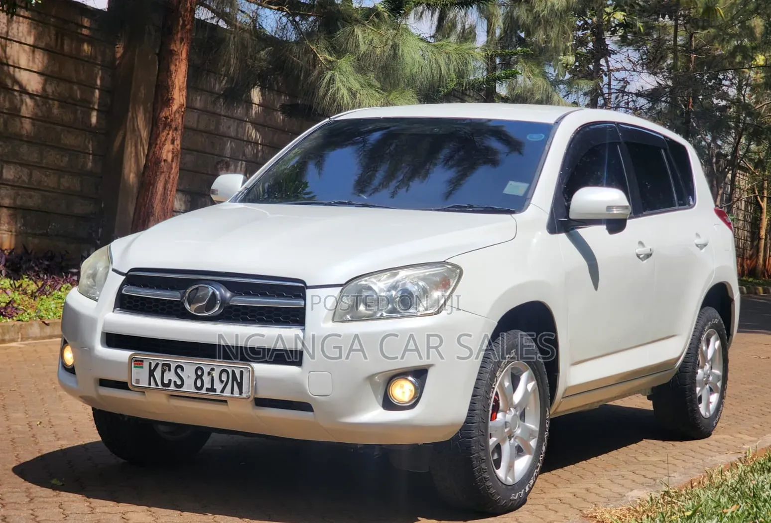 Toyota RAV4 2011 White