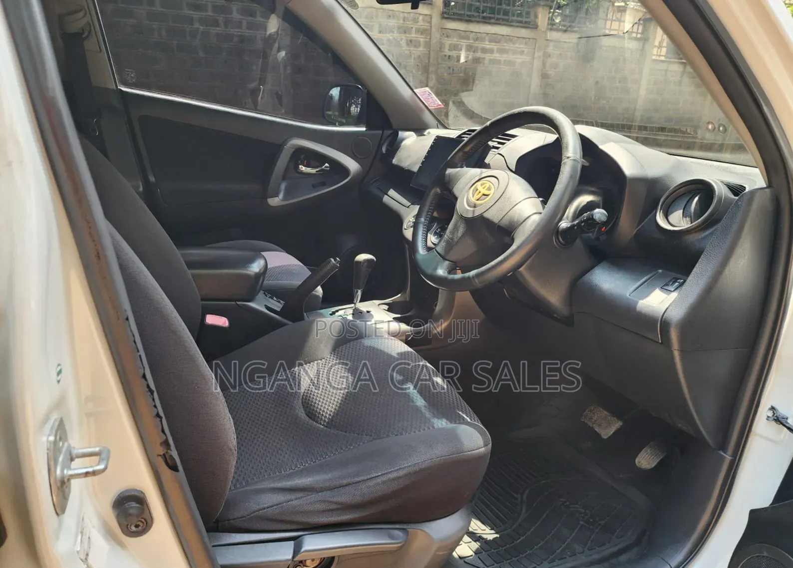 Toyota RAV4 2011 White