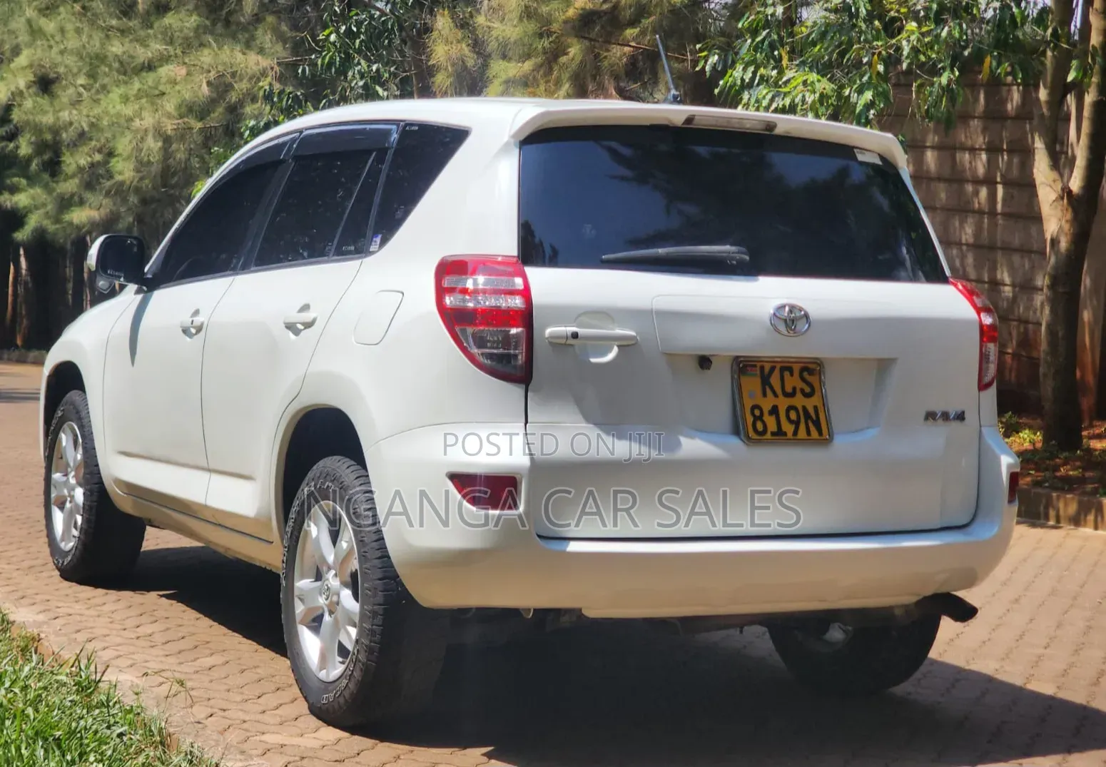 Toyota RAV4 2011 White