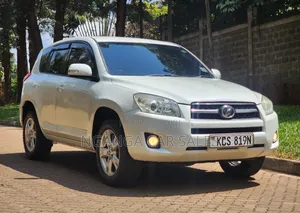 Toyota RAV4 2011 White