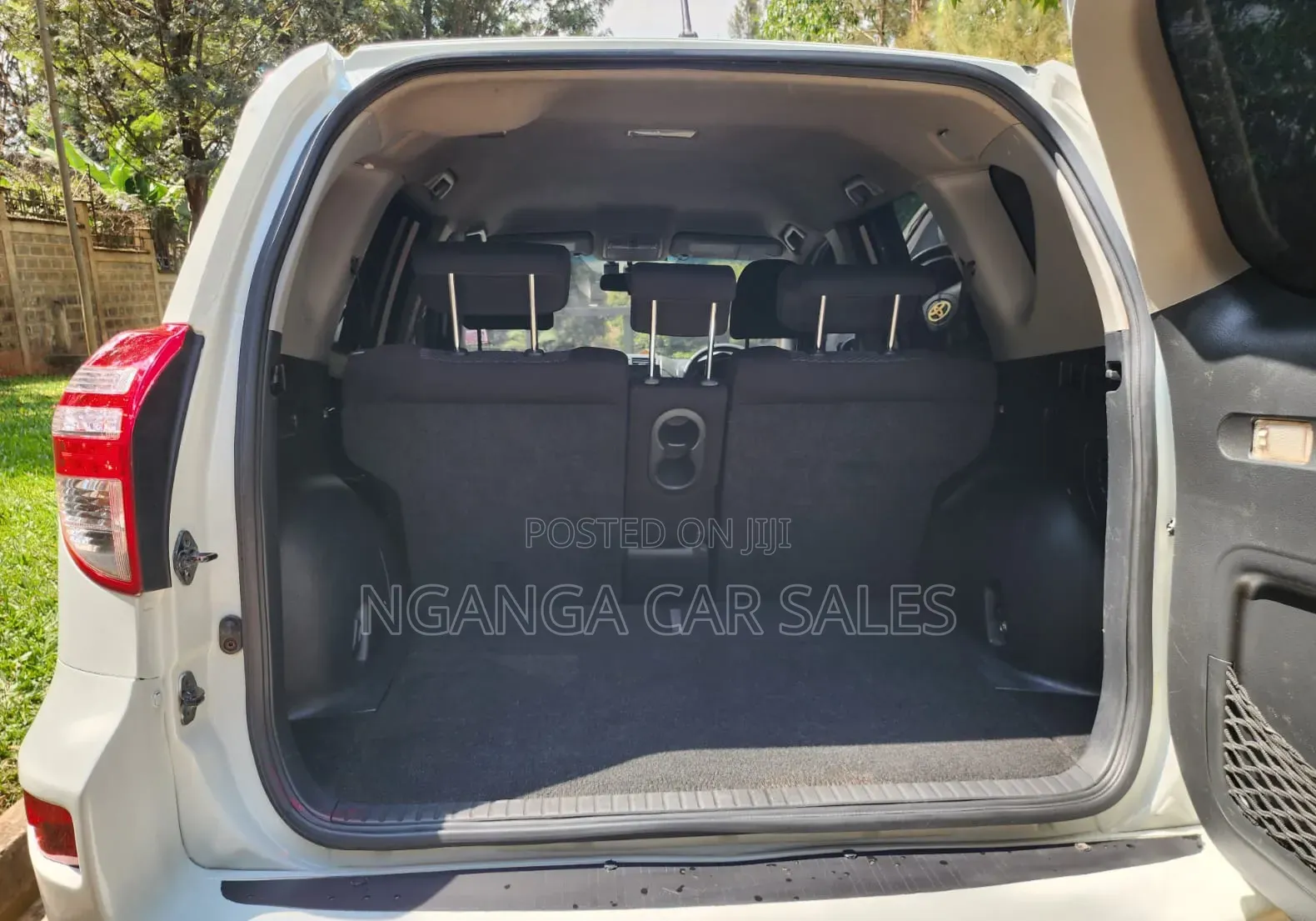 Toyota RAV4 2011 White
