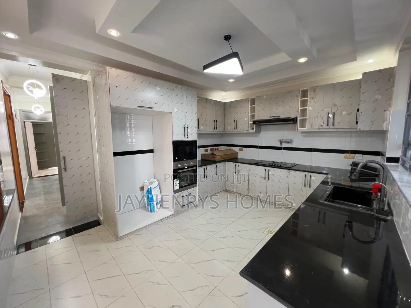 5bdrm House in Mugutha, Kimbo for sale
