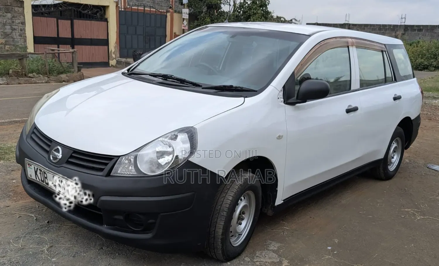 Nissan Advan 2014 White