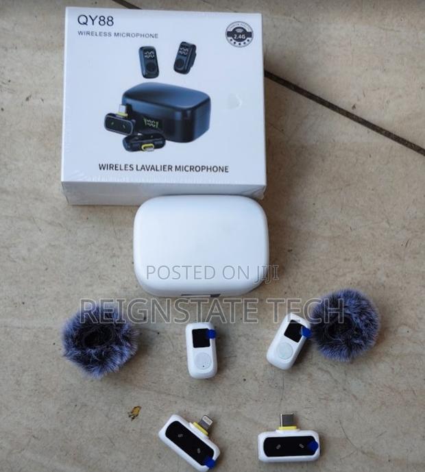 Dual Wireless Microphone QY88 With Type C and iPhone Phones