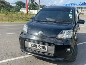 Toyota Porte 2017 Black