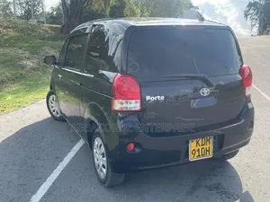 Toyota Porte 2017 Black