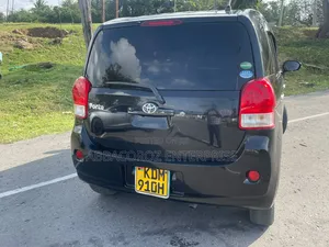 Toyota Porte 2017 Black