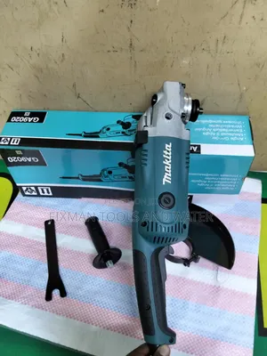 New Makita Angle Grinder 2100 Watts 9 Inches With FREE Cutting Disc
