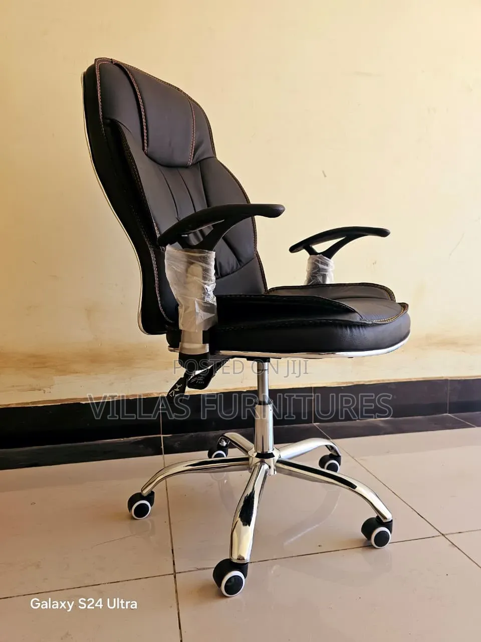 Practical Egornomic Executive Leather Chair High Back for Desk Use