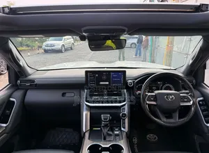 Toyota Land Cruiser 2022 Silver