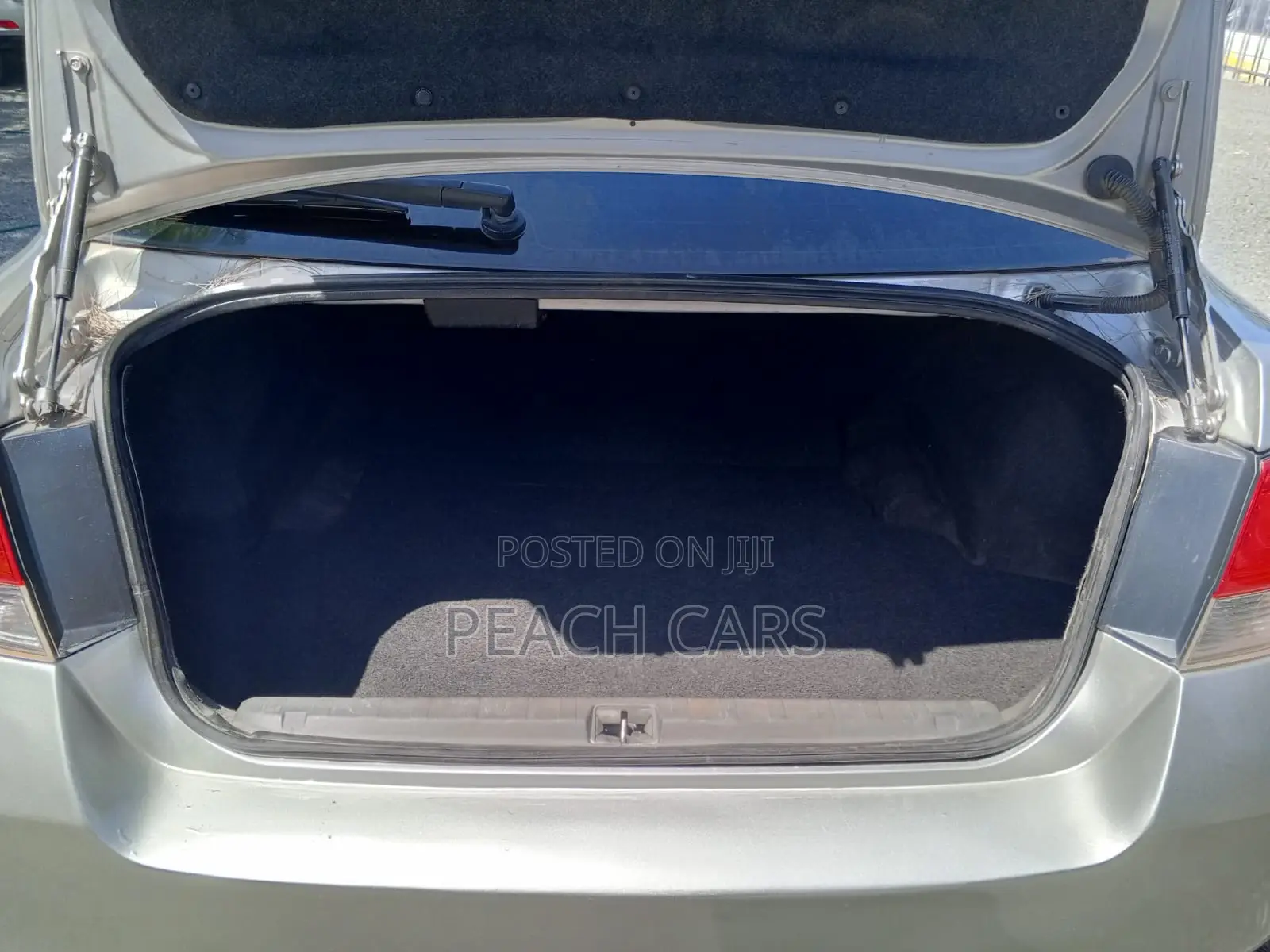 Subaru Legacy 2010 Silver