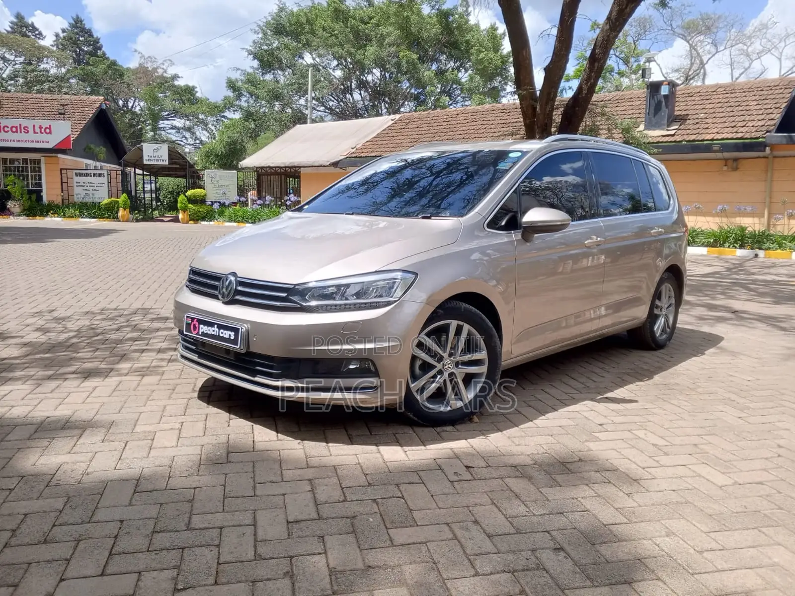 Volkswagen Touran 2018 Gold