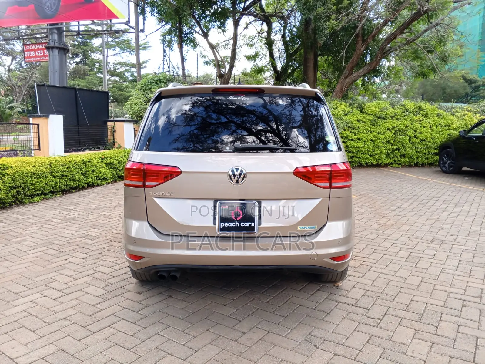 Volkswagen Touran 2018 Gold
