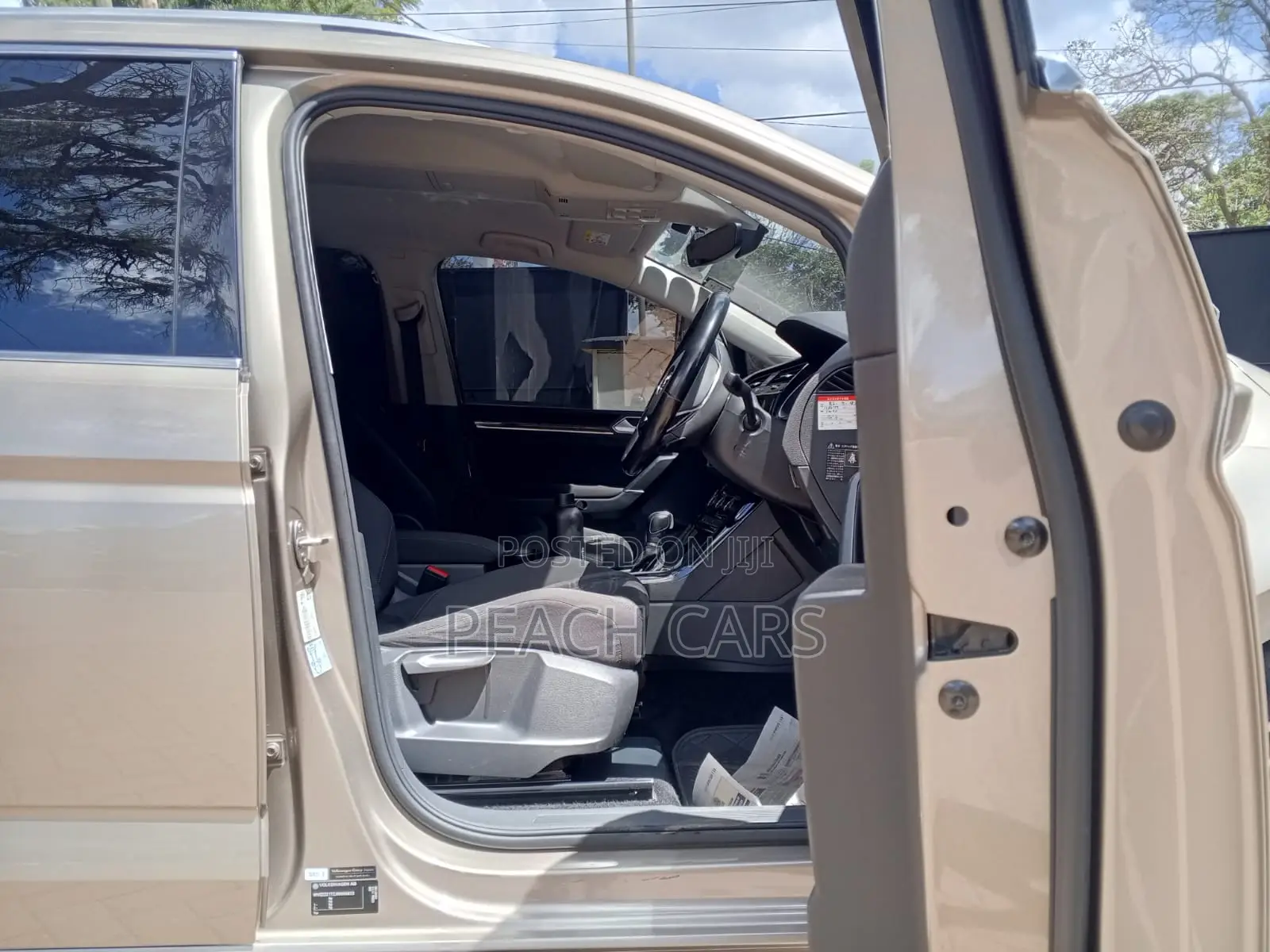 Volkswagen Touran 2018 Gold
