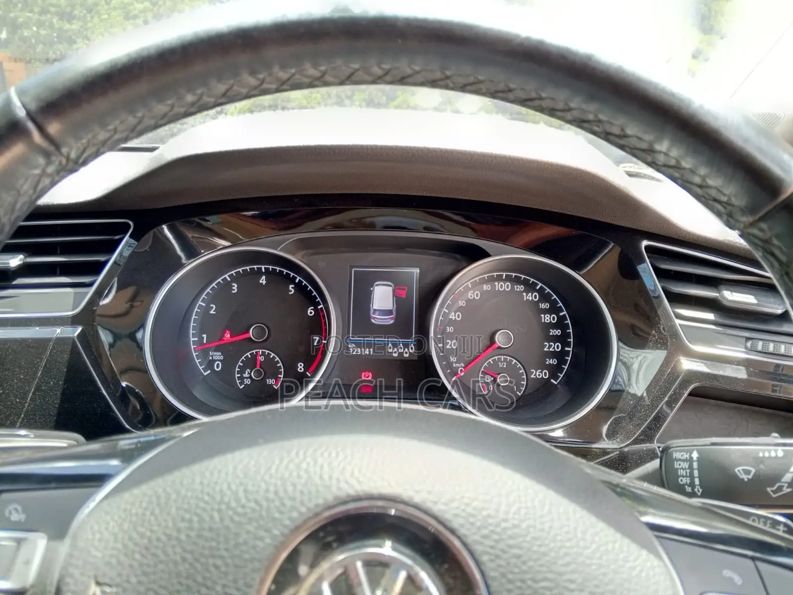Volkswagen Touran 2018 Gold