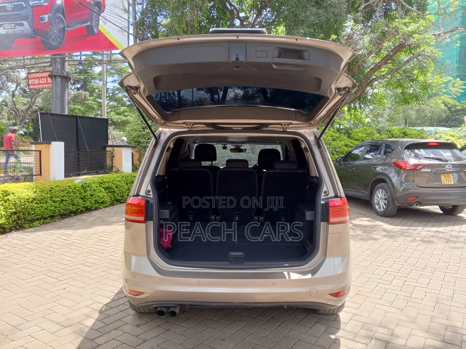 Volkswagen Touran 2018 Gold