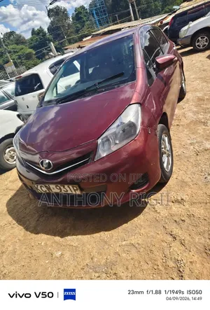 Toyota Vitz 1.0 FWD 5dr 2012 Burgundy