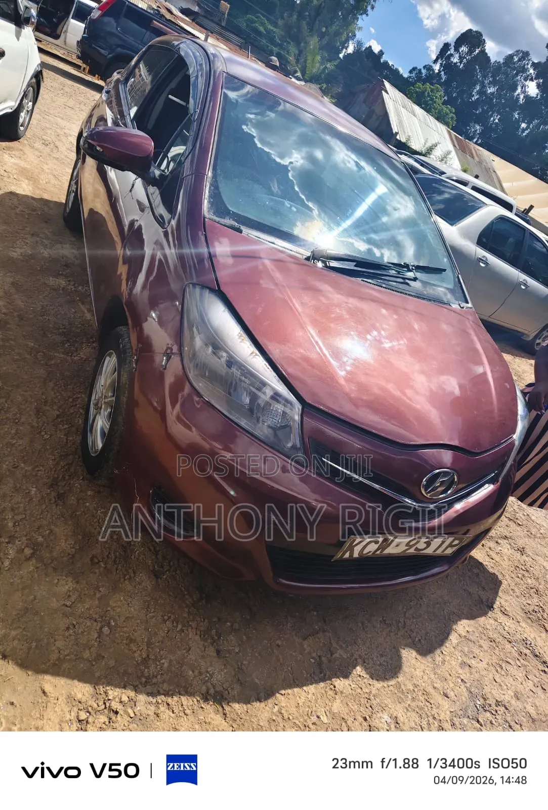 Toyota Vitz 1.0 FWD 5dr 2012 Burgundy