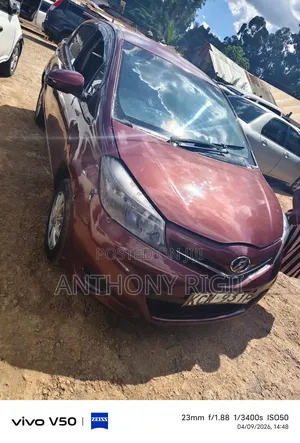 Toyota Vitz 1.0 FWD 5dr 2012 Burgundy