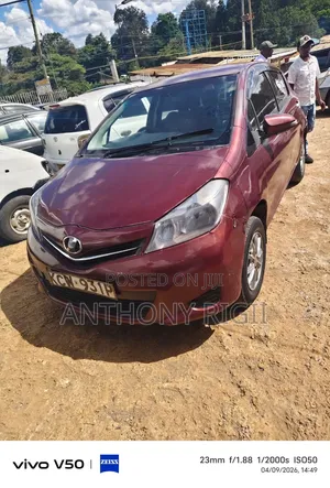 Toyota Vitz 1.0 FWD 5dr 2012 Burgundy