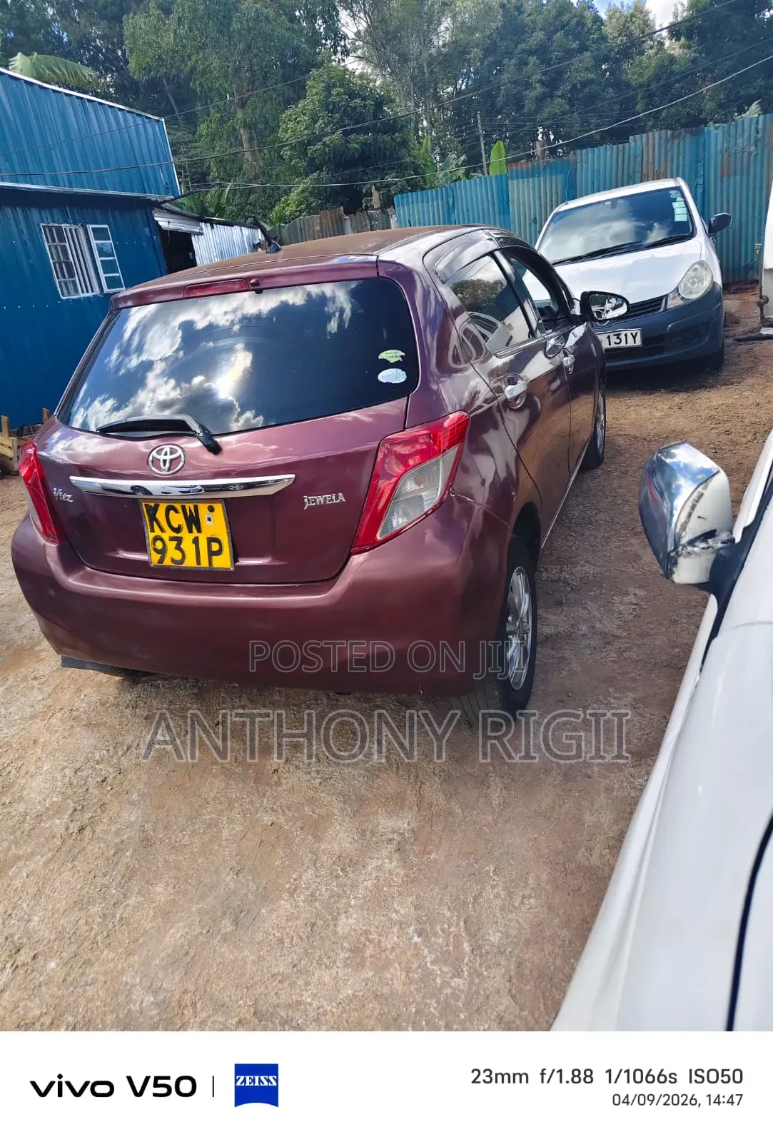 Toyota Vitz 1.0 FWD 5dr 2012 Burgundy