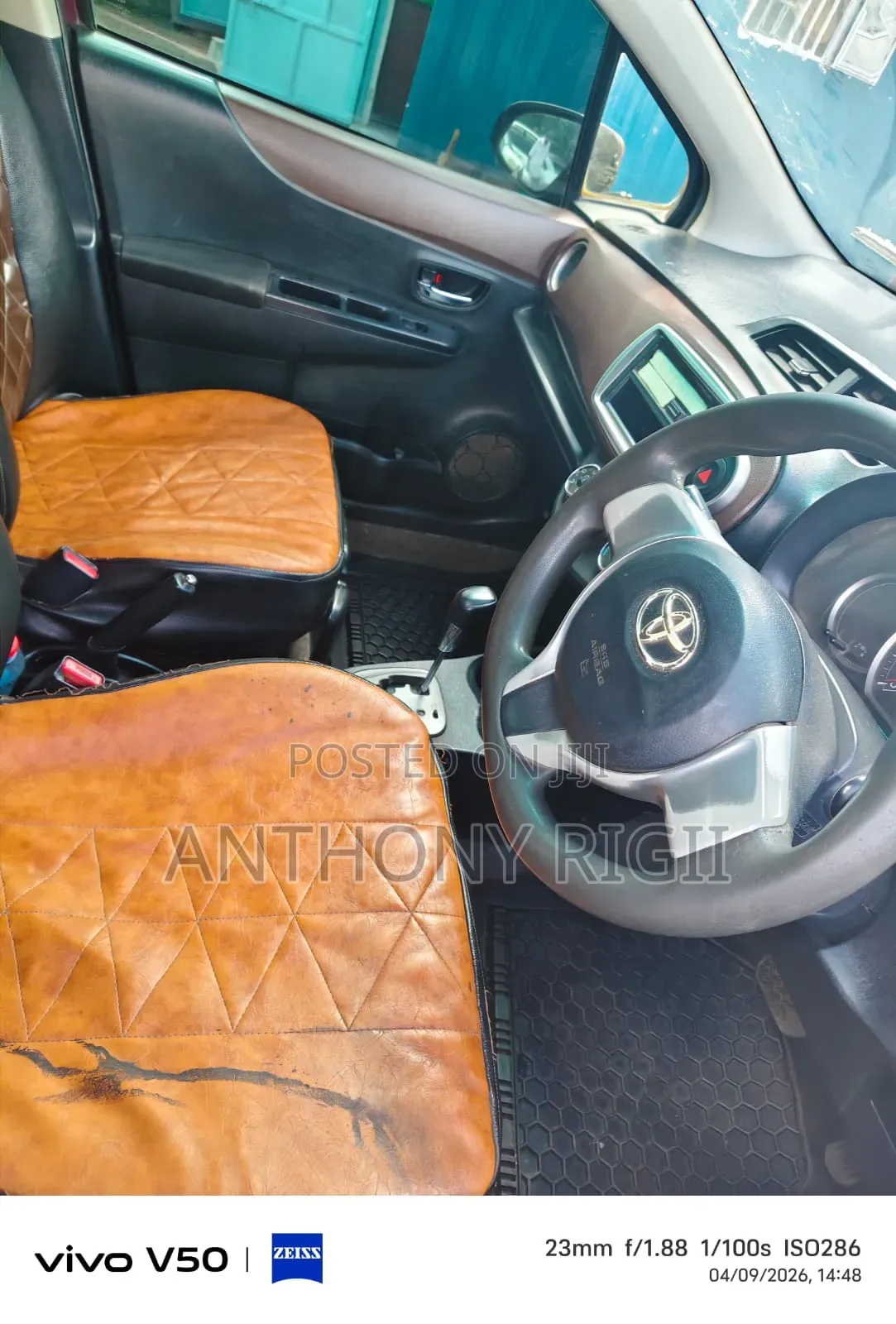 Toyota Vitz 1.0 FWD 5dr 2012 Burgundy