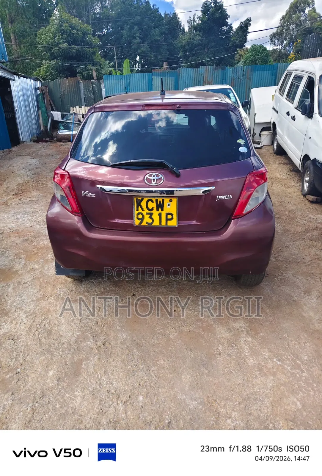 Toyota Vitz 1.0 FWD 5dr 2012 Burgundy