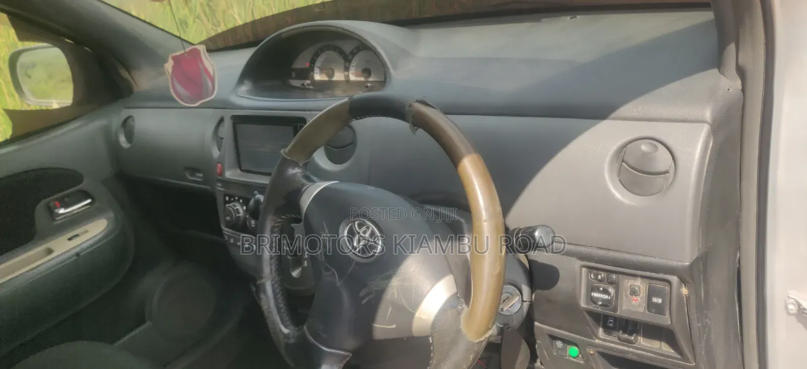 Toyota Sienta 2012 Silver