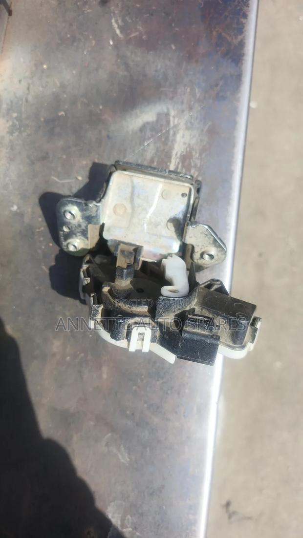 Boot Lock Mazda Axela