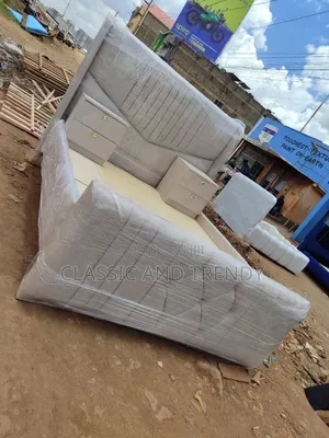 5x6 Luxurious Upholstered Bed