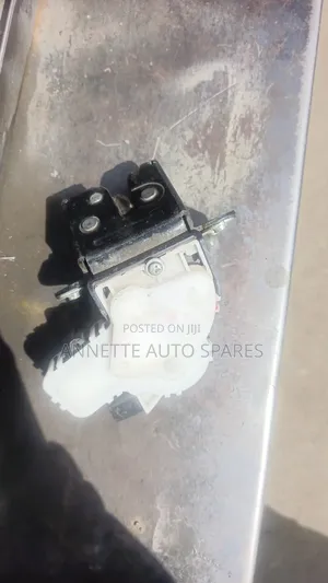 Boot Lock Mazda Axela