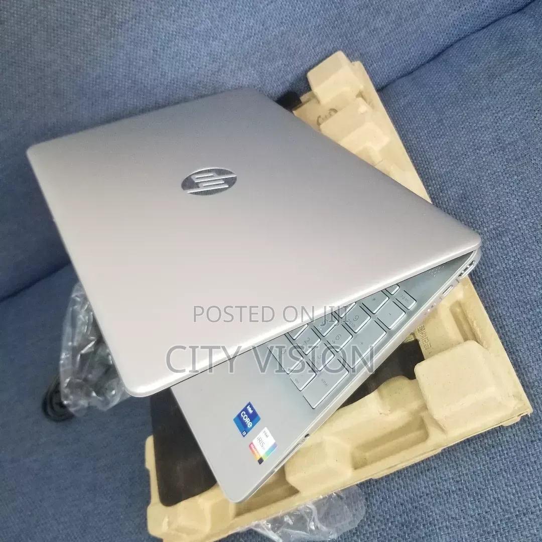 New Laptop HP 8GB Intel Core 5 SSD 512GB