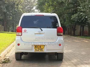 Toyota Porte 2015 White