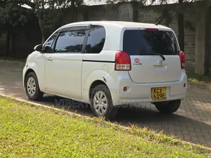 Toyota Porte 2015 White