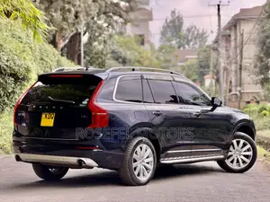 Volvo XC90 T5 Momentum AWD 2019 Blue