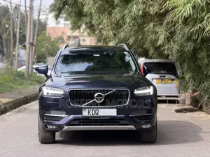Volvo XC90 T5 Momentum AWD 2019 Blue