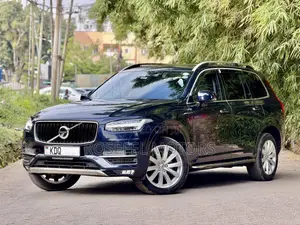 Volvo XC90 T5 Momentum AWD 2019 Blue