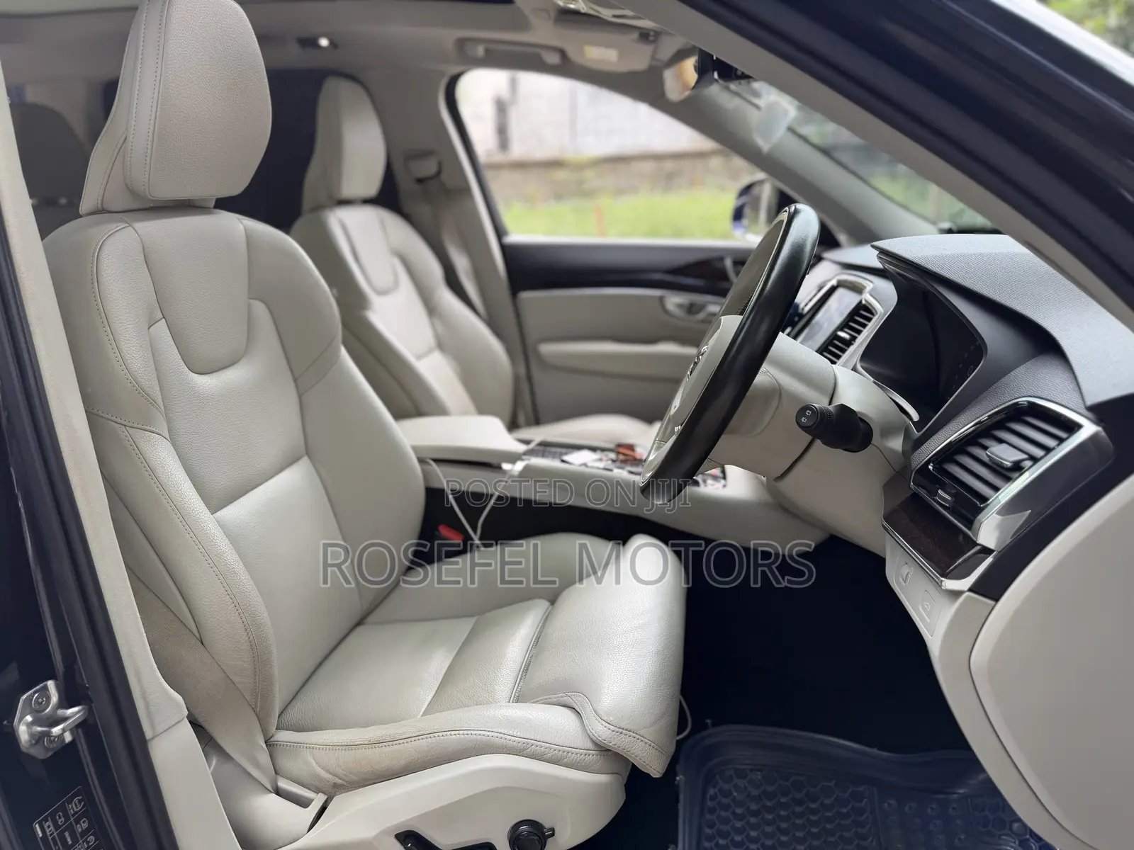 Volvo XC90 T5 Momentum AWD 2019 Blue