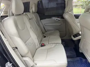 Volvo XC90 T5 Momentum AWD 2019 Blue