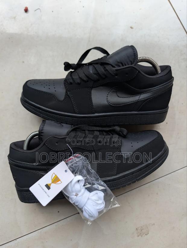 Air Jordan 1 All Black Sneakers - thumbnail 2