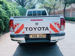 Toyota Hilux 2019 White