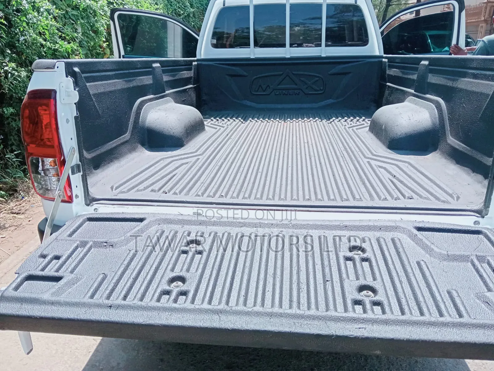 Toyota Hilux 2019 White