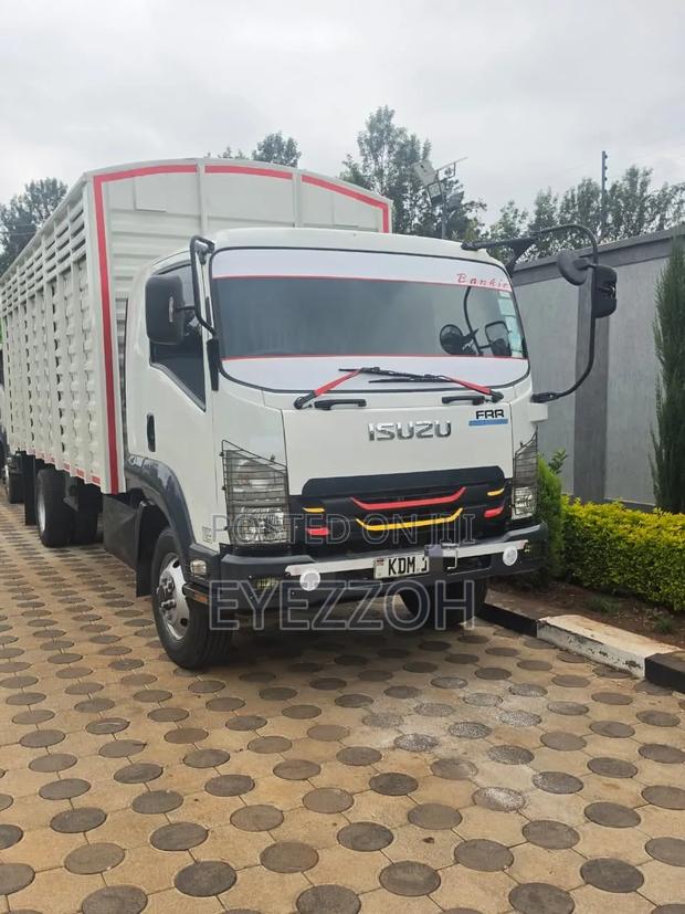 Super Clean Isuzu Frr9o Blue Power