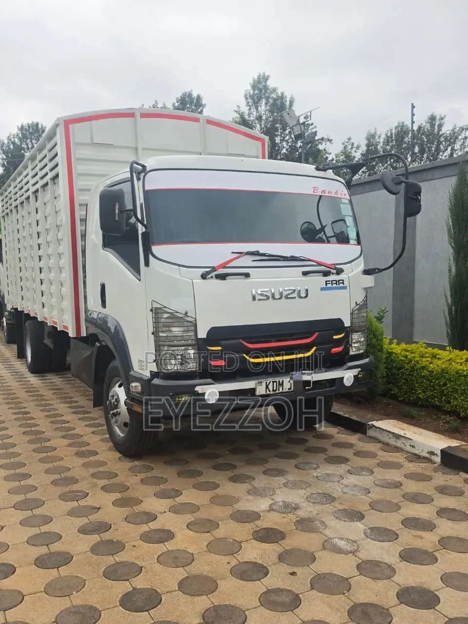 Super Clean Isuzu Frr9o Blue Power