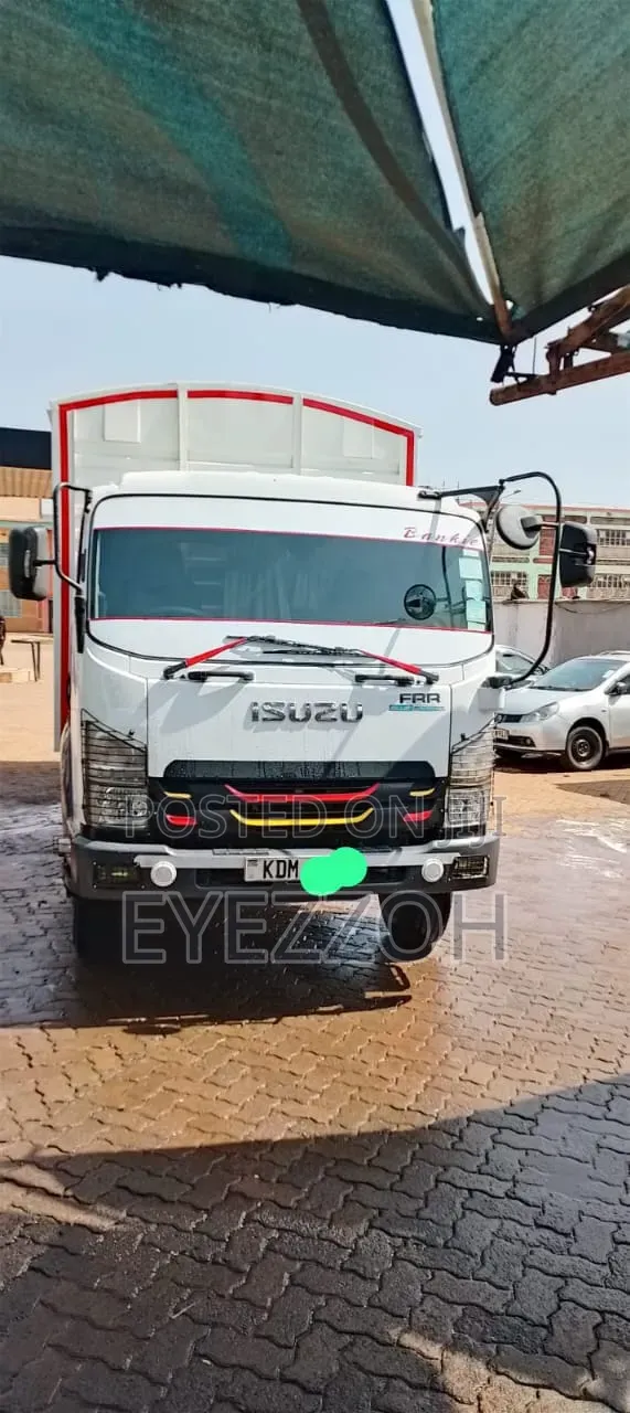 Super Clean Isuzu Frr9o Blue Power