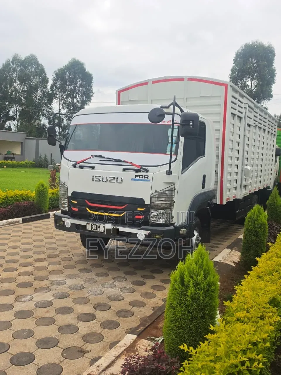 Super Clean Isuzu Frr9o Blue Power